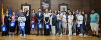 La directora general del SEF, Marisa López Aragón, y el alcalde de La Unión, Joaquín Zapata, junto con los participantes del programa mixto de empleo...