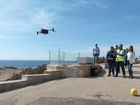 Imagen del despegue del dron que incorpora el Gobierno regional a la vigilancia marítima.