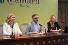 La directora general del SEF, Marisa López Aragón, el presidente de la Cámara de Comercio de Murcia, Miguel López, y la concejal de Empleo del Ayuntamiento...