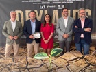 Imagen de la consejera Sara Rubira en la presentación del Documental Drylands, junto al director del mismo, Ramón Monedero, el director general de...
