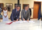 El consejero de Medio Ambiente, Universidades, Investigación y Mar Menor, Juan María Vázquez, firmó con el rector de la Universidad de Murcia, José...
