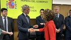 El consejero de Economía, Hacienda y Empresa, Luis Alberto Marín, saluda a la ministra de Hacienda, María Jesús Montero, tras la reunión del Consejo...