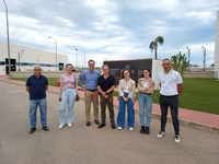La jefa de Innovación de la Corporación de Agua de Australia Occidental, Lijun Mo (2i), y su equipo, durante la visita a la EDAR de San Pedro del...