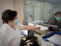 El Servicio Murciano de Salud ofrecerá a partir de hoy mascarillas de forma gratuita en los servicios de Urgencias de sus diez hospitales y en las...