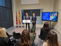 El consejero de Educación, Formación Profesional y Empleo, Víctor Marín, y el presidente de Amefmur, José María Tortosa, presentaron el programa ...