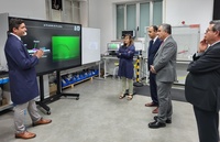 El consejero de Medio Ambiente, Universidades, Investigación y Mar Menor, Juan María Vázquez, durante su visita a las instalaciones del Centro Universitario...