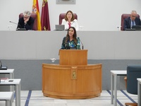 Imagen de la consejera Sara Rubira durante su comparecencia en el pleno de la Asamblea Regional