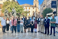 La consejera Carmen Conesa y el alcalde de Caravaca, José Francisco García, con asistentes al acto de presentación del Día Mundial del Turismo.