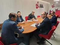 El consejero Víctor Marín durante la reunión con el presidente de la Federación de Municipios de la Región de Murcia, Víctor Manuel López, para presentar...