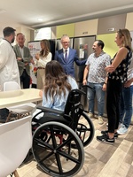 El consejero de Salud, Juan José Pedreño, visitó hoy la sala familiar Ronald McDonald Virgen de la Arrixaca.