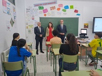 El consejero de Educación y Formación Profesional, Víctor Marín, visitó el IES Floridablanca donde se celebran las pruebas de certificación de inglés...