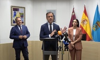 El consejero de Presidencia, Portavocía, Acción Exterior y Emergencia, Marcos Ortuño, interviene en presencia de la alcaldesa de Alhama de Murcia,...