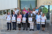 La consejera Carmen Conesa, con alcaldes y concejales de los municipios participantes en la Feria de Turismo de Interior 'Rueda'.