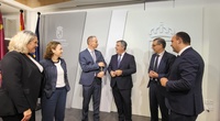 El consejero de Medio Ambiente, Universidades, Investigación y Mar Menor, Juan María Vázquez, junto a los rectores de la UMU y de la UPCT, José Luján...