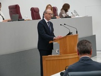 El consejero de Educación y Formación Profesional, Víctor Marín, comparece en el Pleno de la Asamblea Regional, a petición propia, para informar ...