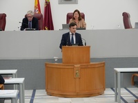 El consejero de Fomento e Infraestructuras, Jorge García Montoro, durante la intervención en la Asamblea regional.