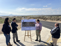 El consejero de Fomento e Infraestructuras, Jorge García Montoro, y la alcaldesa de Fuente Álamo, Juana María Martínez, visitan las obras de mejora...