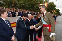 El presidente de la Comunidad asiste al desfile con motivo del Día de la Fiesta Nacional (3)