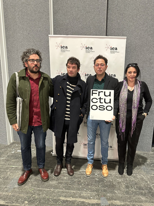 El comisario de la exposición, Ángel Calvo, el pintor Miguel Fructuoso, el director general del ICA, Manuel Cebrián, y la coordinadora de la sala Verónicas, Rosa Miñano, en la presentación del libro catálogo del Cendeac.