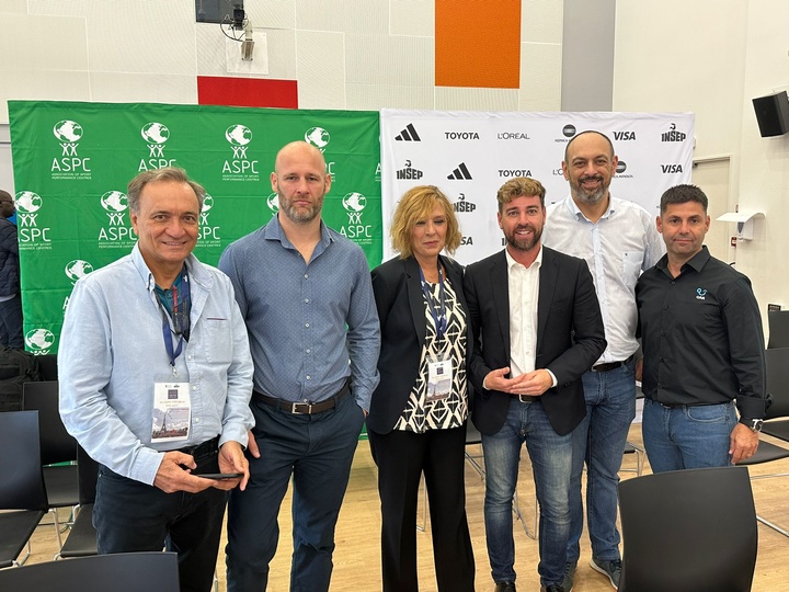 El director general de Deportes durante su visita a las instalaciones del Centro de Alto Rendimiento de París.