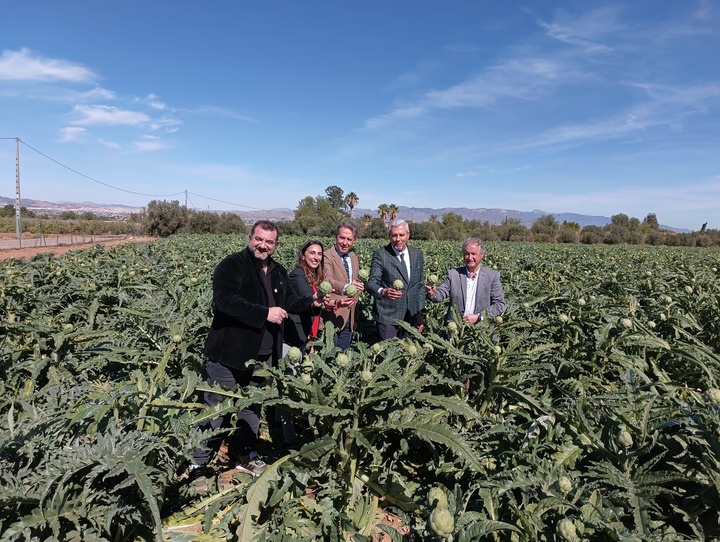 La consejera Sara Rubira en la inauguración del segundo corte 'El colmo de los colmos', organizado por Alcachofa de España