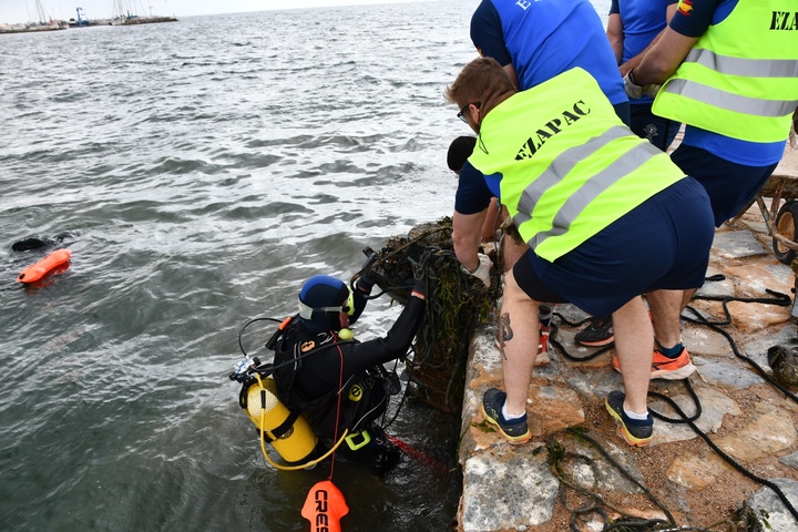 Actividad de limpieza de los fondos marinos