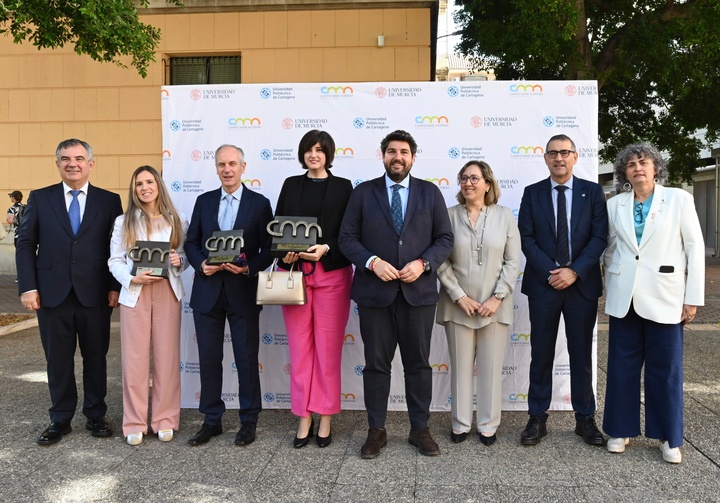 López Miras, junto a las empresas distinguidas en los terceros Premios Empresariales Campus Mare Nostrum