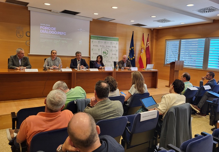 El consejero de Medio Ambiente, Universidades, Investigación y Mar Menor, Juan María Vázquez, durante la clausura de la XXXIII Asamblea General de PEFC España.