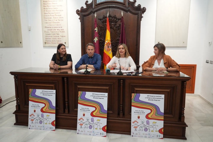 La consejera de Política Social, Familias e Igualdad, Conchita Ruiz, durante la presentación del I Congreso Internacional de Atención Temprana que se celebrará en Lorca (1)