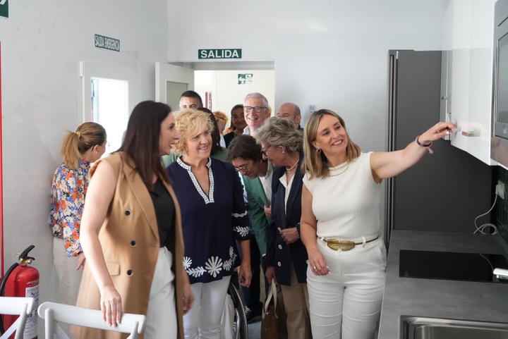 La consejera de Política Social, Familias, e Igualdad, Conchita Ruiz, en la inauguración de la nueva vivienda tutelada de la asociación APICES en...