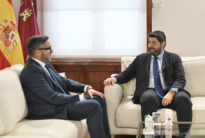 Reunión del jefe del Ejecutivo autonómico, Fernando López Miras, con el presidente de Croem, Miguel López Abad