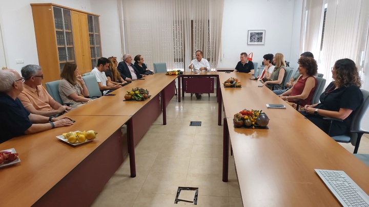 El director del Imida, Andrés Martínez Bastida, reunido con los chef que han visitado el Instituto para conocer los productos y sabores de la Región de Murcia