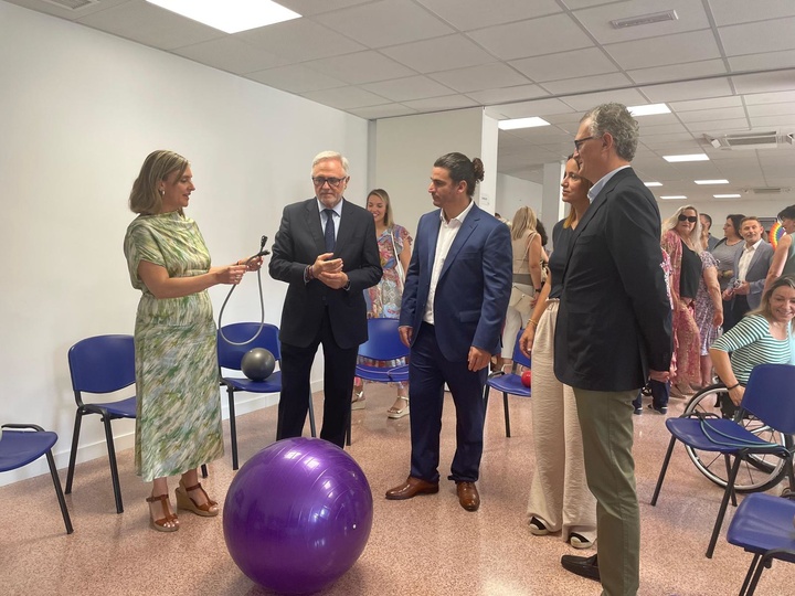 La consejera de Política Social, Conchita Ruiz, y el consejero de Salud, Juan José Pedreño, durante la inauguración del centro de día para mayores de Balsicas (2)
