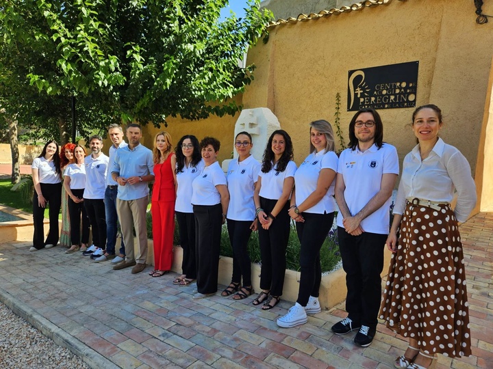 La directora general del SEF, Marisa López Aragón, ha visitado a los alumnos del programa de promoción turística del Año Jubilar, junto con el alcalde de Caravaca de la Cruz, José Francisco García.