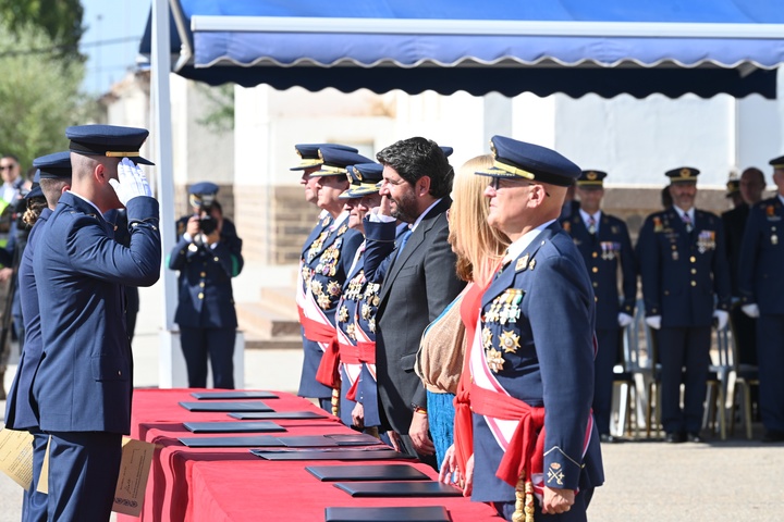 El presidente de la Comunidad, Fernando López Miras, asiste al acto de entrega de Reales Despachos de Teniente de la Academia General del Aire y del Espacio/1