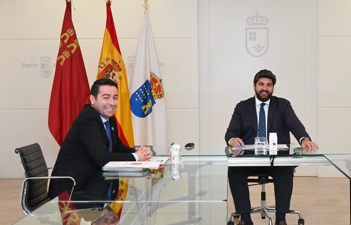 López Miras se reúne con el alcalde de Las Torres de Cotillas, Pedro José Noguera