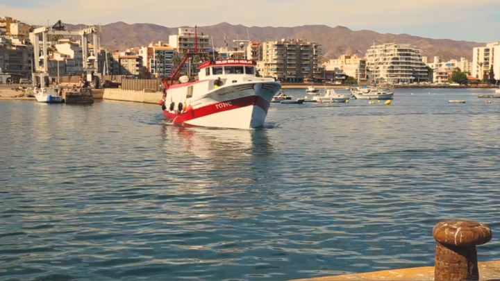 Imagen de archivo de un barco de pesca faenando en la Región de Murcia