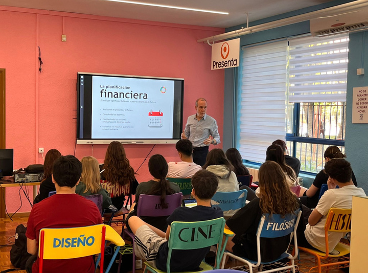 Alumnos del IES Floridablanca de Murcia durante su participación en las charlas de 'Finanzas para jóvenes'.