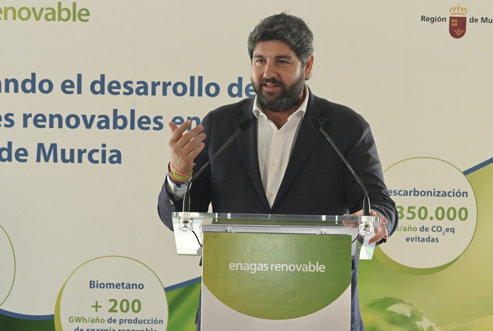 El presidente López Miras, durante la presentación del proyecto de la empresa Enagás Renovable