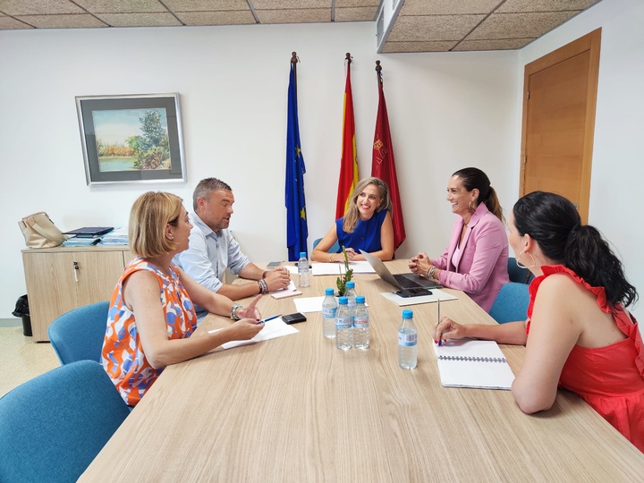 La directora general de Política Agraria Común, Ana García, se reúne con los presidentes de los Grupos de Acción Local