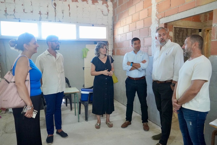 El director general de Formación Profesional, Enseñanzas de Régimen Especial y Educación Permanente, Luis Quiñonero, visitó las obras del nuevo comedor del colegio Campoazahar de Santomera junto con el alcalde de la localidad, Víctor Martínez