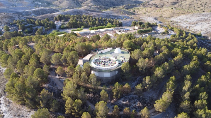 Fotografía aérea del Observatorio Astronómico de Cabezo de la Jara de Puerto Lumbreras.