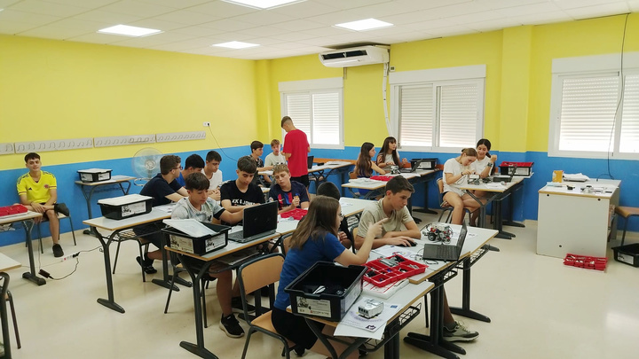 Este verano cerca de 2.000 alumnos de Primaria y Secundaria participan en campamentos gratuitos de inglés y ciencias (1)