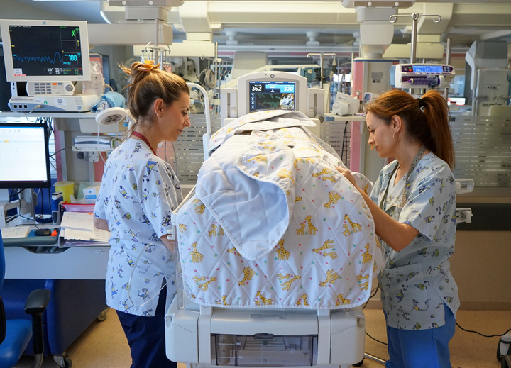 La UCI neonatal de la Arrixaca ha renovado sus incubadoras para prestar la mejor atención a los recién nacidos