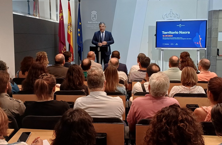 El consejero de Medio Ambiente, Universidades, Investigación y Mar Menor, Juan María Vázquez, inauguró la jornada 'Territorio Nacra', sobre la conservación y el Plan de Recuperación de la especie en la Región de Murcia.