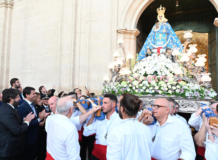 López Miras resalta la importancia de "seguir transmitiendo las tradiciones de la Región de Murcia de generación en generación"