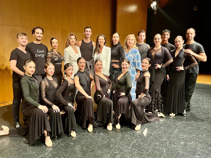 Imagen de la consejera de Cultura con el Ballet Español de Murcia, Compañía Carmen y Matilde Rubio