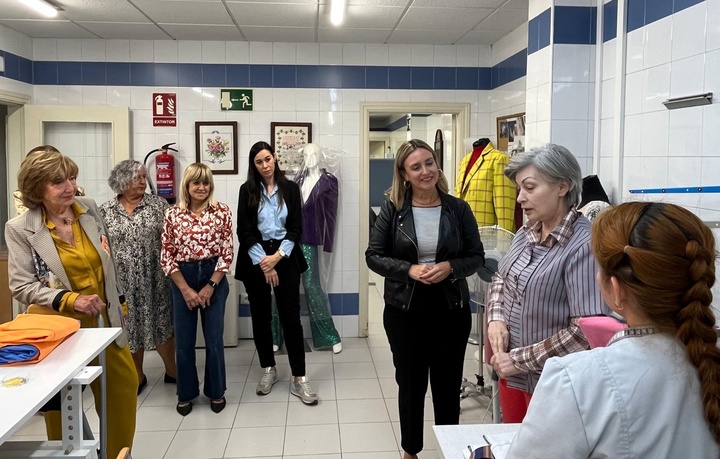 La consejera de Política Social visita en Madrid el centro de formación de Apramp que busca facilitar el acceso laboral a mujeres en contextos de prostitución