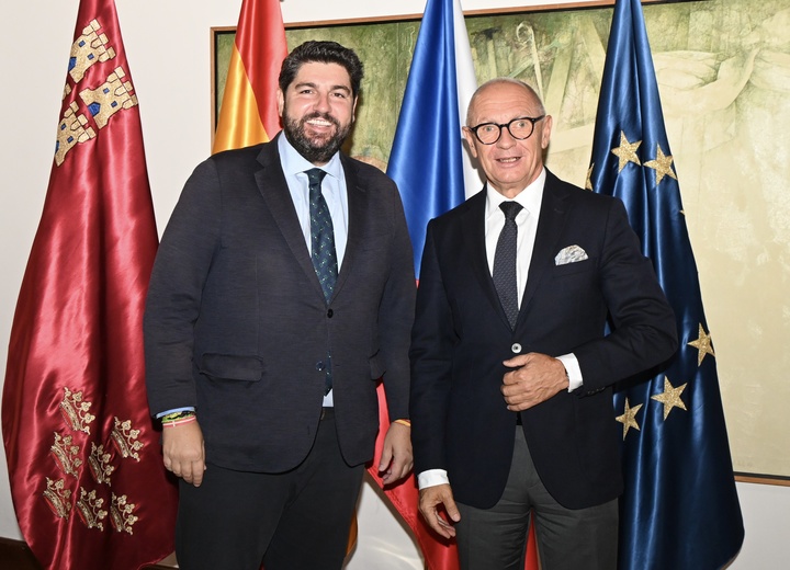 El presidente de la Comunidad, Fernando López Miras, recibe al embajador de República Checa en España, Libor Secka.