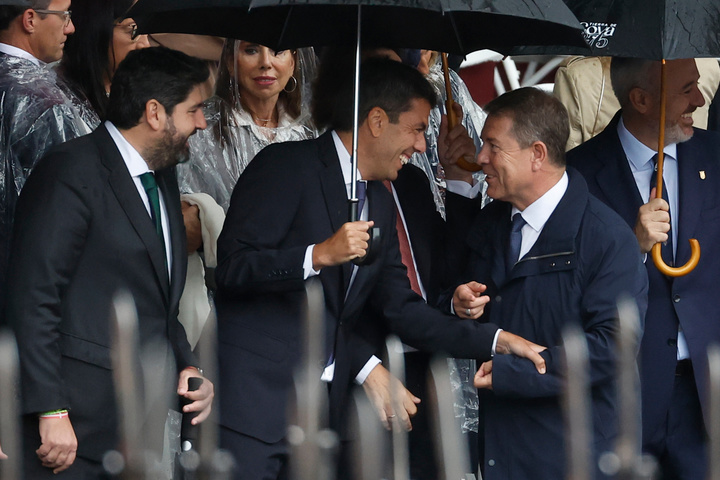 El presidente de la Región de Murcia asiste al desfile con motivo del Día de la Fiesta Nacional (3)